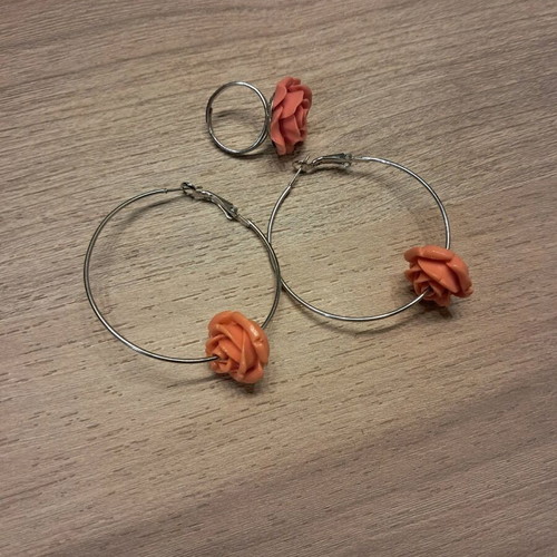 Earrings hoops with roses and adjustable ring set like new, orange