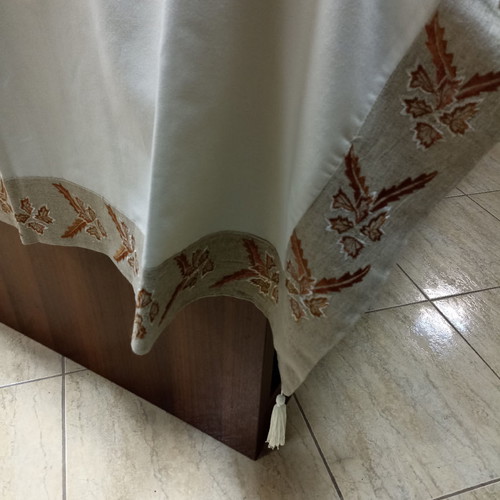 Tablecloth 1.80x1.80 new with 8 napkins, design 4 ecru
