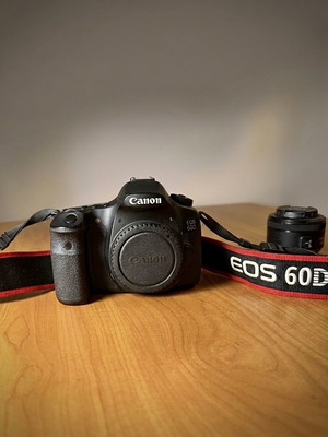 Canon 60D φωτογραφική μηχανή με φακό Canon 50mm STM F1.8 σαν καινούργιο
