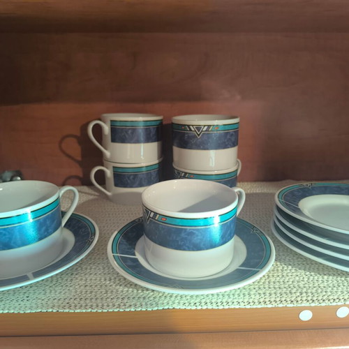 Coffee cup set like new, 6 pieces with saucers