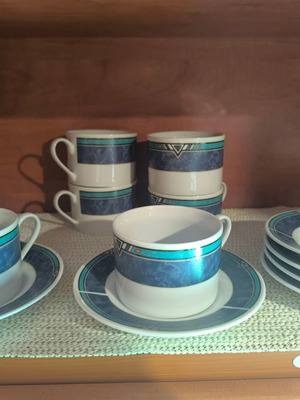 Coffee cup set like new, 6 pieces with saucers