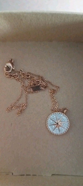 μενταγιόν με πέτρες σε rose gold χρωμα