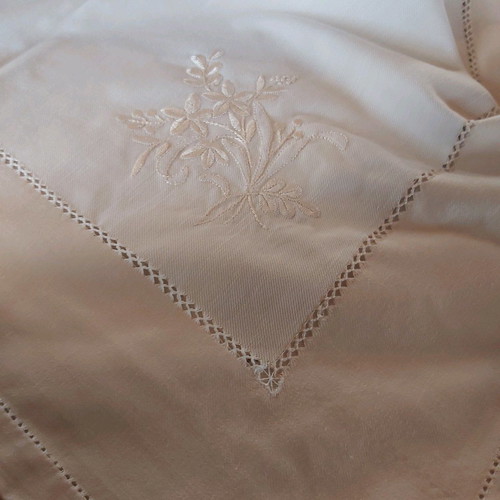 Handmade tablecloth 170×170 cm two-tone with silk thread and embroidered napkins