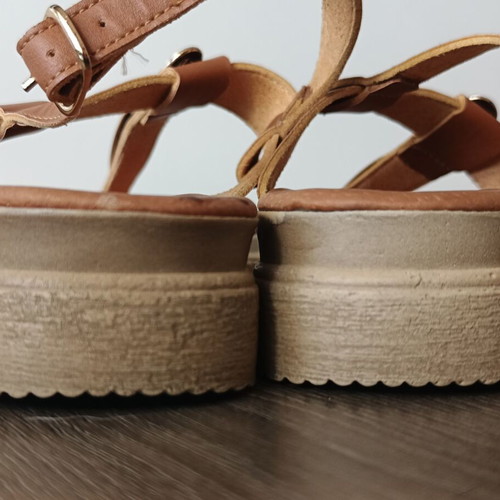 Amelia leather sandals size 39 like new, tan with gold details