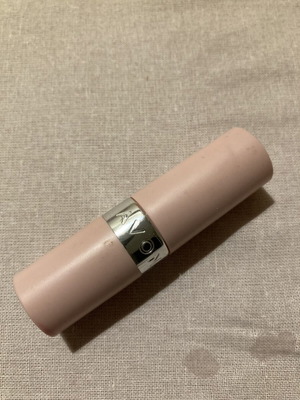 Avon lipstick used with hyaluronic acid, soft pink shade