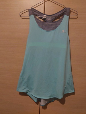 Sports T-shirt with built-in bra Domyos Decathlon Size Small like new