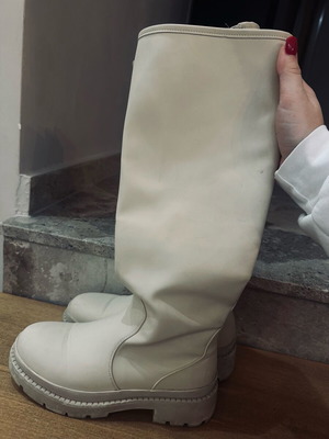 Beige boot like new, size 38, below the knee