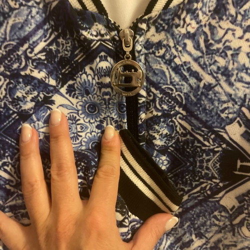 Spring jacket like new size M/L with blue and white pattern
