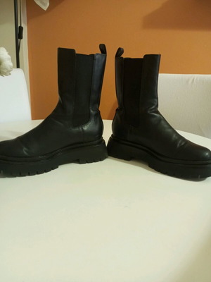 Black boots used, size 40