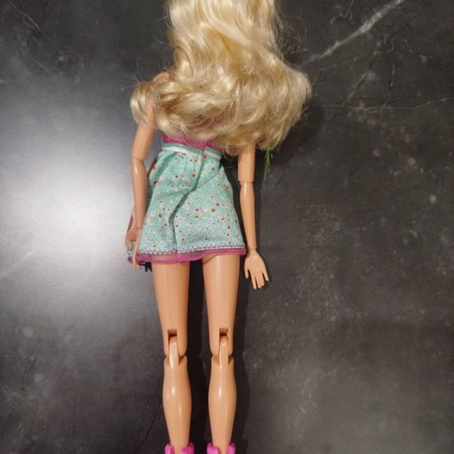 Barbie Fashionistas 2009 doll used in excellent condition