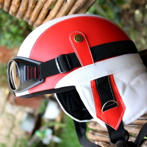 Motorcycle helmet with Italy tricolore flag colors, Vespa style