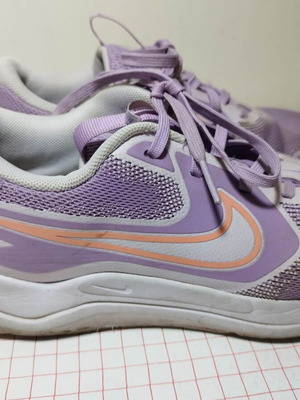Nike lilac-white athletic shoes like new, size 37.5