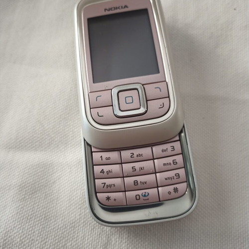 Nokia 6111 pink phone like new, functional without charger