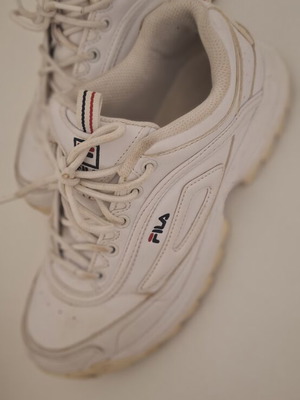 Fila women's athletic shoes size 38.5 like new, white