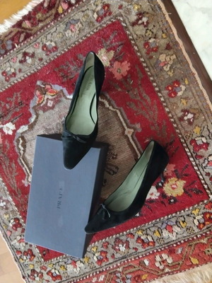 Prada black castor pumps like new size 41
