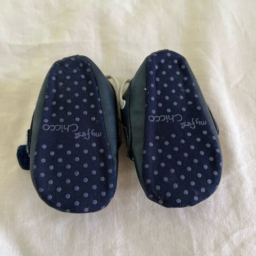 Chicco baby shoes size 17 like new, blue classic design