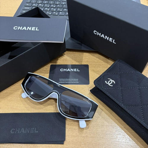 Chanel sunglasses new, black and white