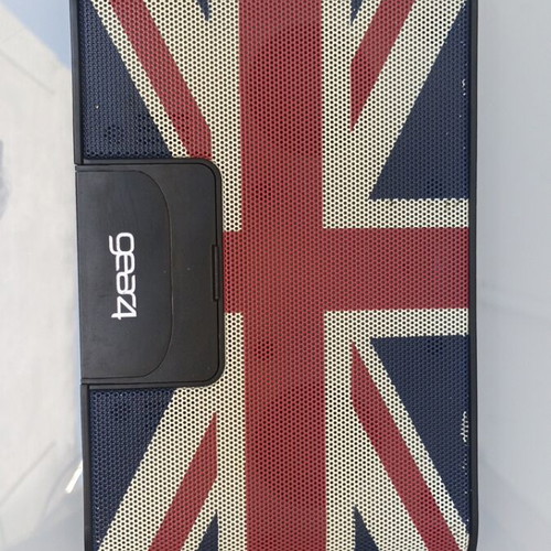 Gear4 StreetParty III PG750 speaker dock like new, vintage style