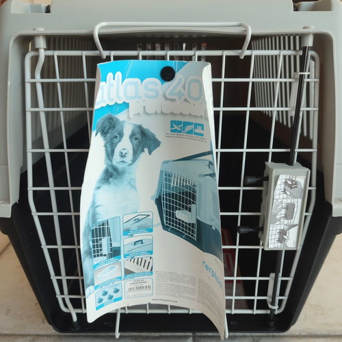 Atlas 40 Ferplast Pet Carrier new with safety lock and water bowl