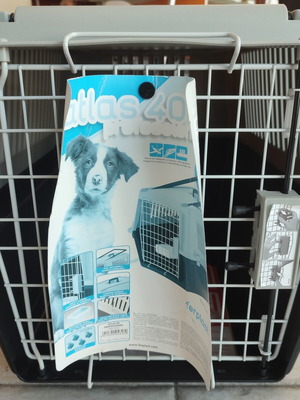 Atlas 40 Ferplast Pet Carrier new with safety lock and water bowl