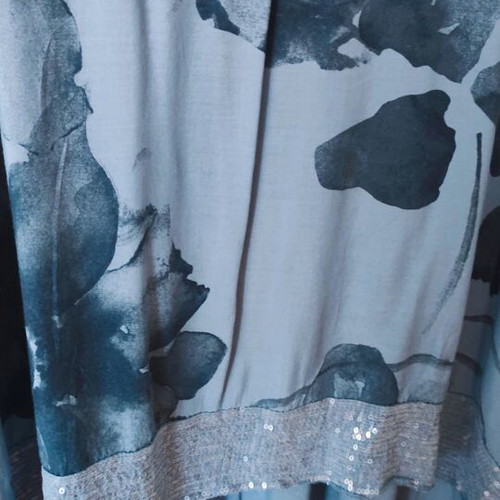 Oversized women's blouse tunic with floral pattern and sequins like new