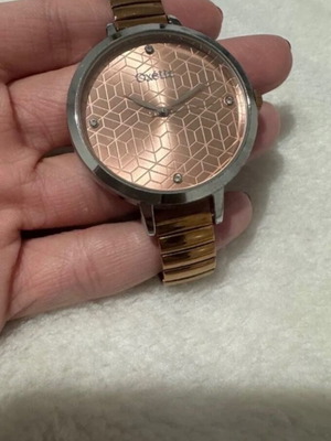 Ρολόι Oxette γυναικείο σαν καινούργιο, με μπρασελέ ελαστικό