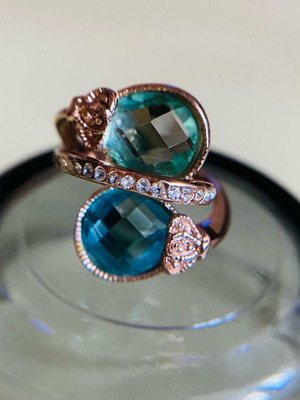 Ring with stones like new