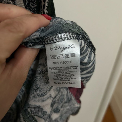 Dejavu shirt with neck tie like new, red