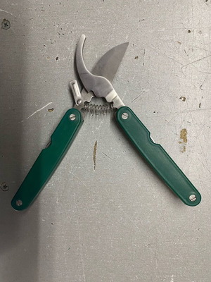 Pruning multi-tool scissors new with case and 4 blades
