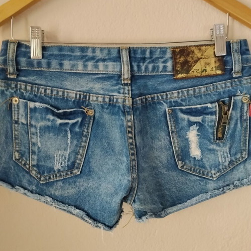Witty women's denim shorts size XL like new, blue acid wash