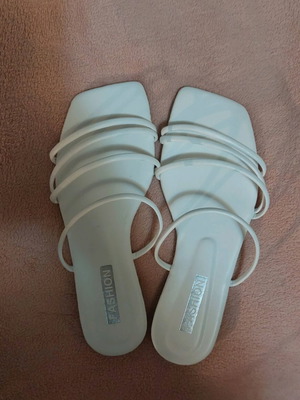 White flat sandals Shein size 39, new