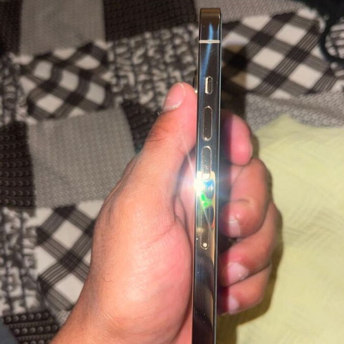 iPhone 13 Pro Max 256GB gold with genuine screen