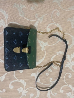 La tour Eiffel crossbody bag like new with gold details, black and green