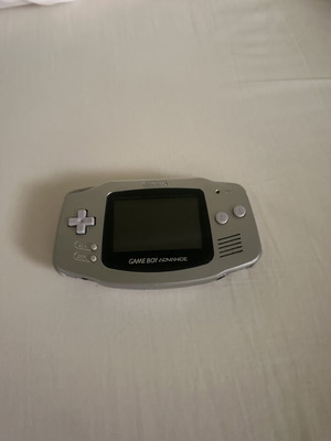 Nintendo GameBoy Advance silver console