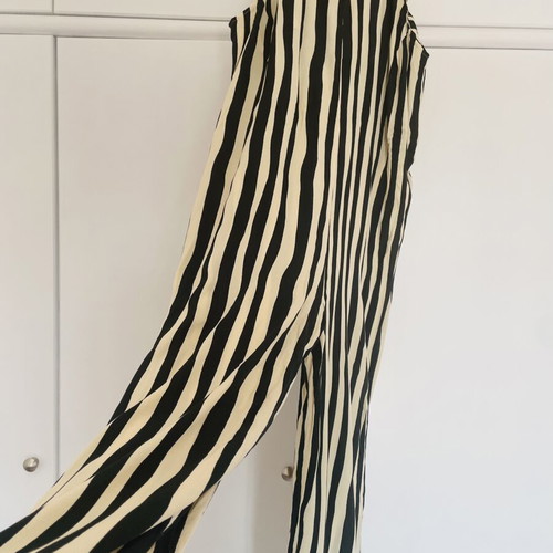 Mango jumpsuit large with open back like new, black and beige