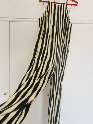 Mango jumpsuit large with open back like new, black and beige