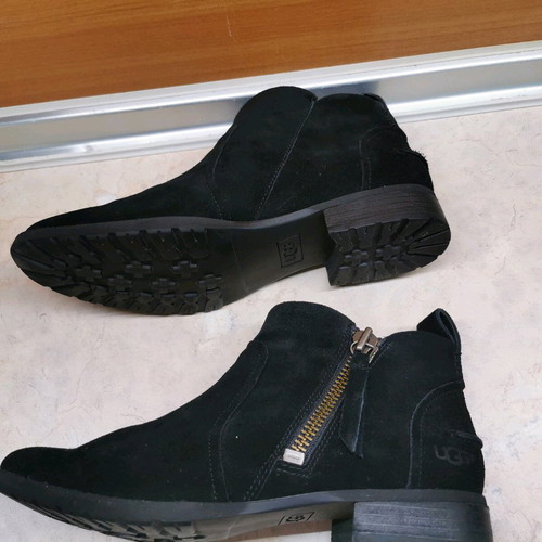 UGG Aureo II women's boots size 39 like new, waterproof suede