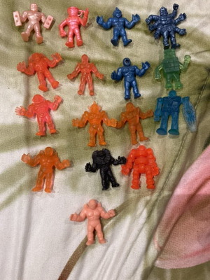 El Greco aliens used, pack of 16 figures