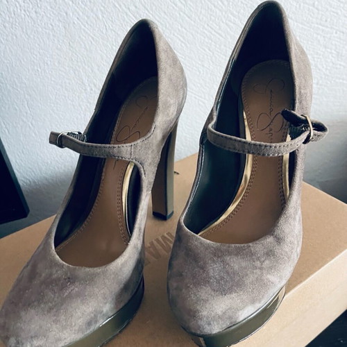 Jessica Simpson pumps used, size 36, gray