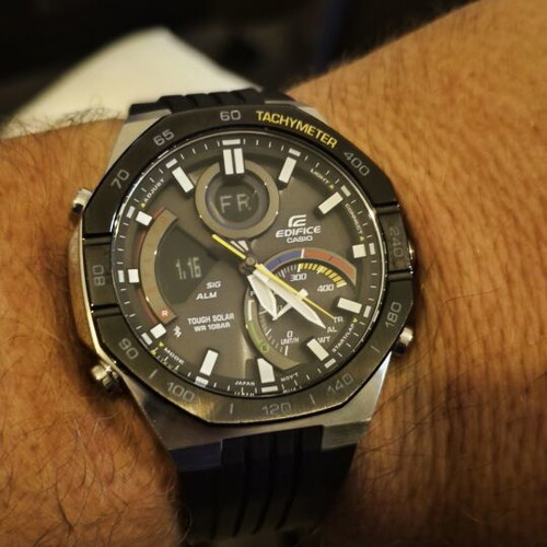 Casio ECB-950 Edifice watch like new with Bluetooth and tough solar