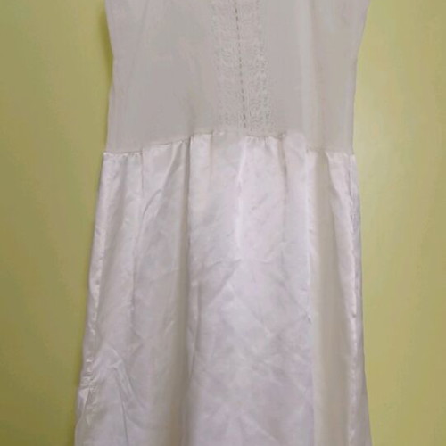 Miss Evelyn set robe and nightgown like new, sugar color
