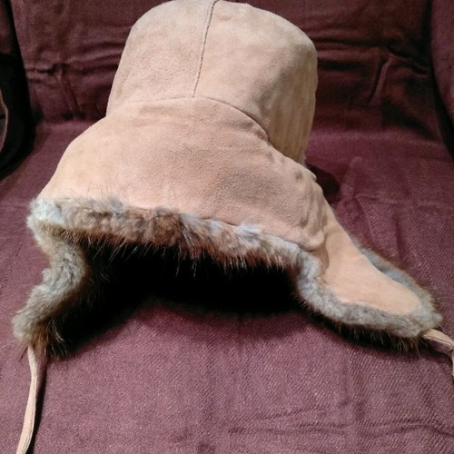 Leather hat with fur size XS like new