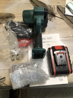 Mini Cordless Chainsaw new