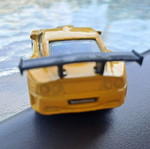 Hot Wheels Ferrari 575 GTC 2011 συλλεκτικό αυτοκινητάκι, κίτρινο με μαύρες ρίγες