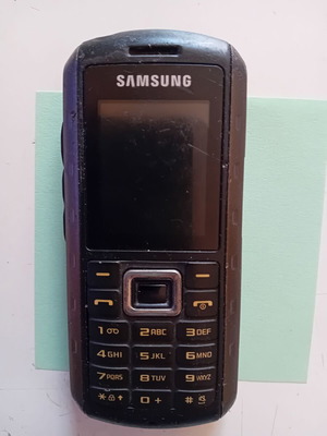 Samsung B2100 mobile phone refurbished for spare parts without battery