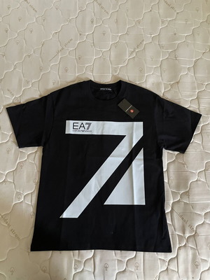 EA7 Emporio Armani T-Shirt black logo like new with tag