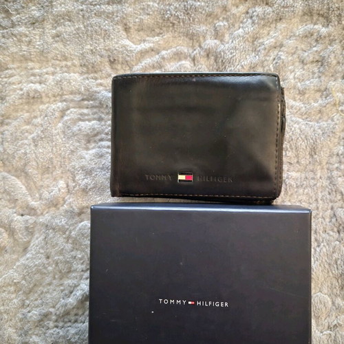 Tommy Hilfiger wallet used, brown 10x8