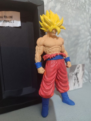 Goku Super Saiyan Dragonball handmade figure like new