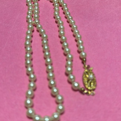 Pearl necklace vintage, like new, 59 cm with unique clasp