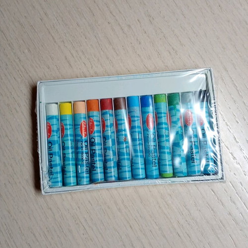 Oil pastel crayons 12 pieces new